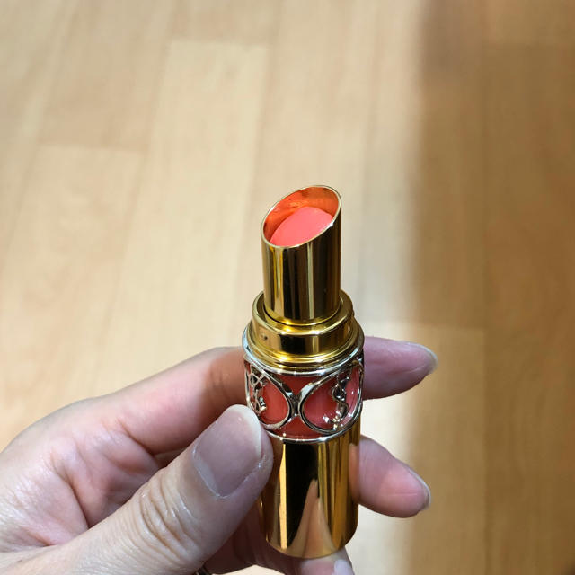 Yves Saint Laurent Beaute(イヴサンローランボーテ)のYSL ルージュ ヴォリュプテ シャイン　#30 コスメ/美容のベースメイク/化粧品(口紅)の商品写真