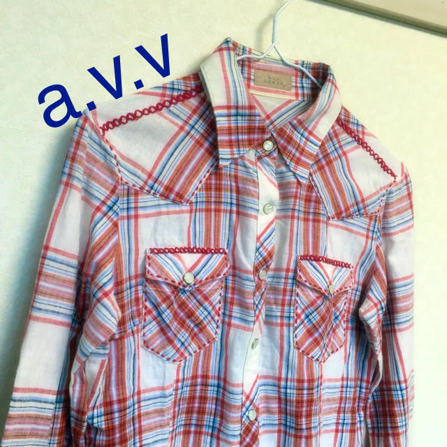 a.v.v(アーヴェヴェ)の美品⭐️a.v.vチェックシャツ レディースのトップス(シャツ/ブラウス(長袖/七分))の商品写真