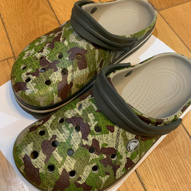 crocs(クロックス)のクロックスサンダル キッズ/ベビー/マタニティのキッズ靴/シューズ(15cm~)(サンダル)の商品写真