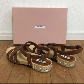 ミュウミュウ(miumiu)のmiumiu サンダル(サンダル)