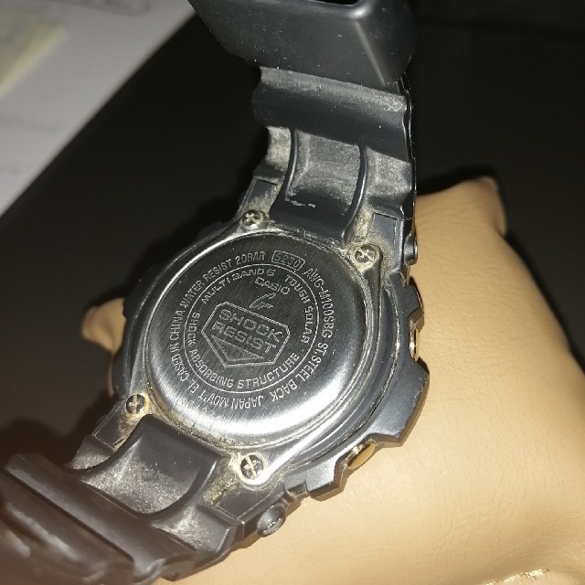 G-SHOCK(ジーショック)のCASIO G-SHOCK ブラック ゴールド AWG-M100SBG-1A メンズの時計(腕時計(デジタル))の商品写真