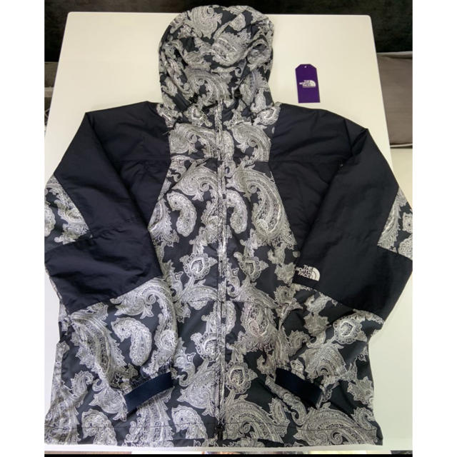 ザノースフェイス別注　ペイズリーマウンテンパーカー　バンダナ　ブラック メンズのジャケット/アウター(マウンテンパーカー)の商品写真