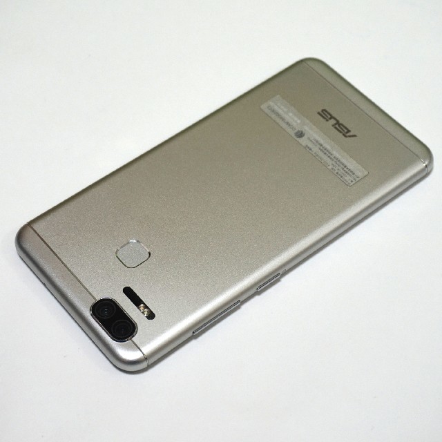 ASUS ZenFone Zoom S (ZE553KL) 香港版