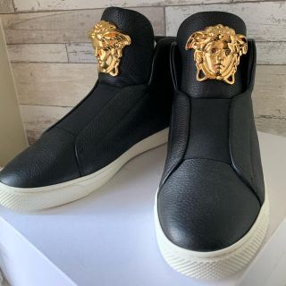 ヴェルサーチ(VERSACE)の未使用 ヴェルサーチ メデューサスニーカー 41 黒/金(スニーカー)