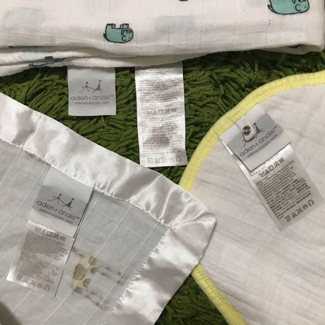 aden+anais(エイデンアンドアネイ)の【Mm様専用】aden+anais バーピービブ のみ キッズ/ベビー/マタニティのキッズ/ベビー/マタニティ その他(その他)の商品写真