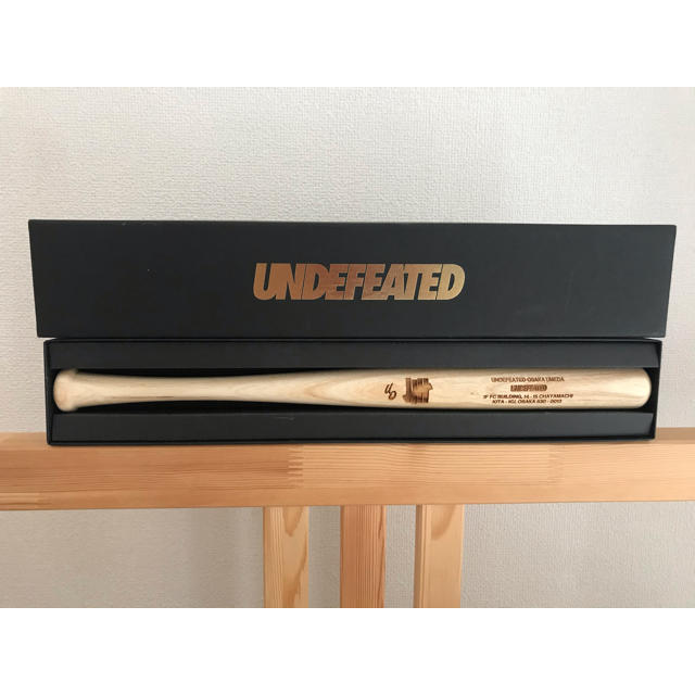 UNDEFEATED(アンディフィーテッド)のUNDEFEATED 大阪　梅田　オープン記念 ノベルティー 木製 バット エンタメ/ホビーのコレクション(ノベルティグッズ)の商品写真