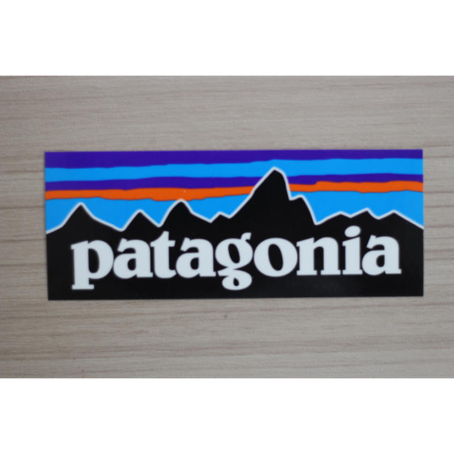 patagonia(パタゴニア)のパタゴニア　ステッカー　長方形ロゴ スポーツ/アウトドアのアウトドア(登山用品)の商品写真