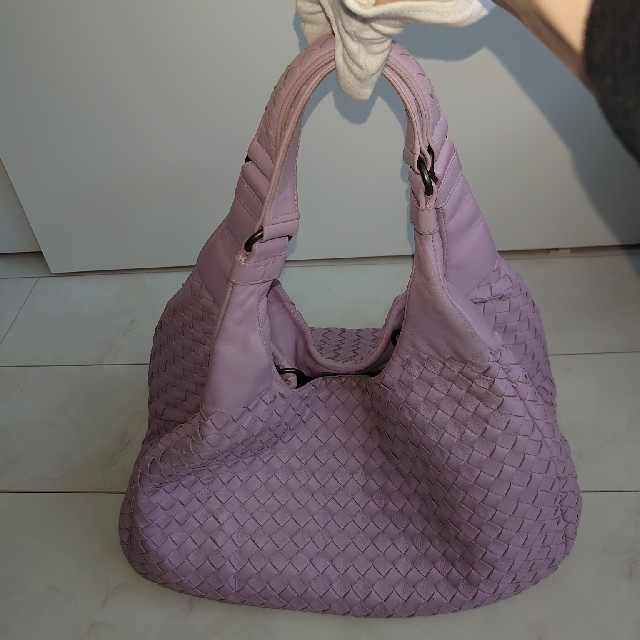 Bottega Veneta(ボッテガヴェネタ)のボッテガヴェネタ イントレチャード レザーバック レディースのバッグ(ショルダーバッグ)の商品写真