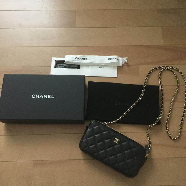 CHANEL(シャネル)のシャネル　クラッチチェーンウォレット　キャビアスキン　ゴールド金具　美品 レディースのファッション小物(財布)の商品写真