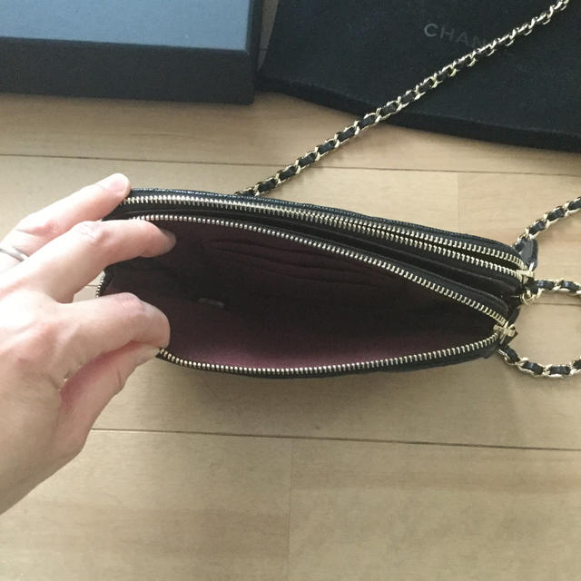 CHANEL(シャネル)のシャネル　クラッチチェーンウォレット　キャビアスキン　ゴールド金具　美品 レディースのファッション小物(財布)の商品写真