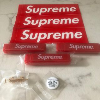 シュプリーム(Supreme)のsupreme 歯ブラシ ステッカー３枚 ピンバッジ 缶バッジ シュプリーム(その他)