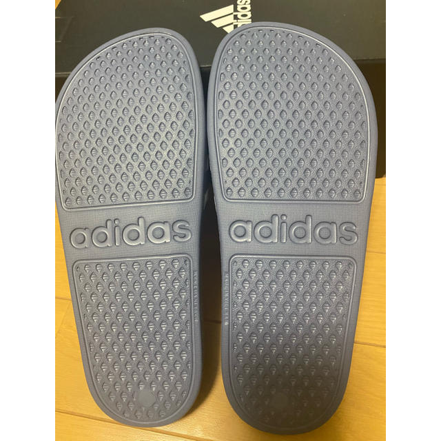 adidas(アディダス)のアディレッタアクア　新品未使用　25.5cm レディースの靴/シューズ(サンダル)の商品写真