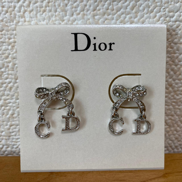 Dior(ディオール)のみるく⭐︎売り切り希望様‼︎専用です‼︎ ディオール  リボンピアス レディースのアクセサリー(ピアス)の商品写真