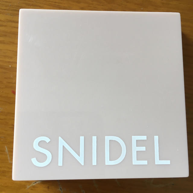 SNIDEL(スナイデル)のsnidel スナイデル アイシャドウ ボルドー シルバー パープル ブラウン コスメ/美容のベースメイク/化粧品(アイシャドウ)の商品写真