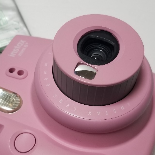 富士フイルム(フジフイルム)のFUJI FILM INSTAX MINI 8+ PINK カメラ　フィルム入り スマホ/家電/カメラのカメラ(フィルムカメラ)の商品写真