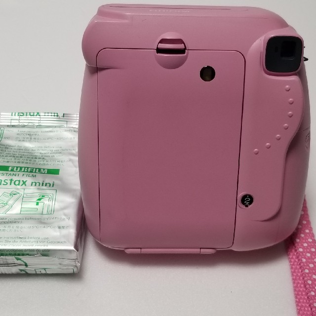 富士フイルム(フジフイルム)のFUJI FILM INSTAX MINI 8+ PINK カメラ　フィルム入り スマホ/家電/カメラのカメラ(フィルムカメラ)の商品写真