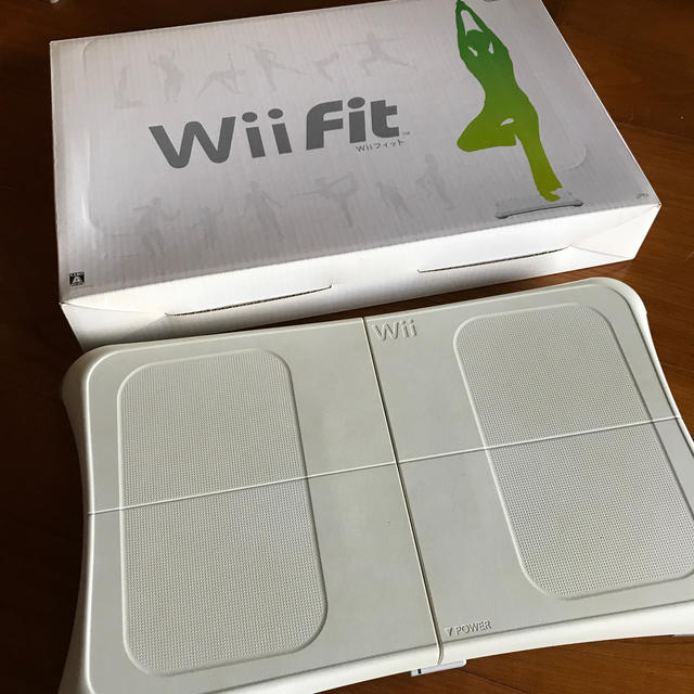 Wii(ウィー)のwii Fit wiiボード エンタメ/ホビーのゲームソフト/ゲーム機本体(家庭用ゲーム機本体)の商品写真