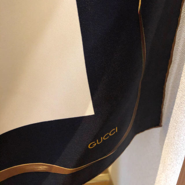 Gucci(グッチ)のGUCCI スカーフ　ストール　シルク　出品終了のため最終値下げ メンズのファッション小物(ストール)の商品写真