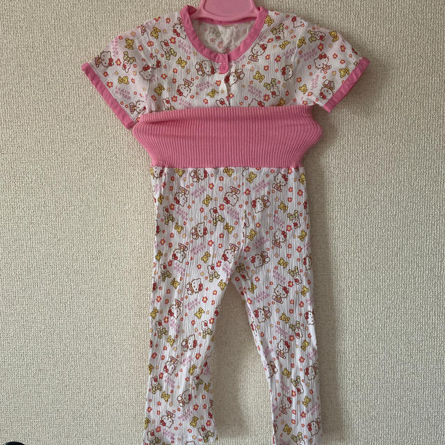 サンリオ(サンリオ)のキティ90cmパジャマ キッズ/ベビー/マタニティのキッズ服女の子用(90cm~)(パジャマ)の商品写真