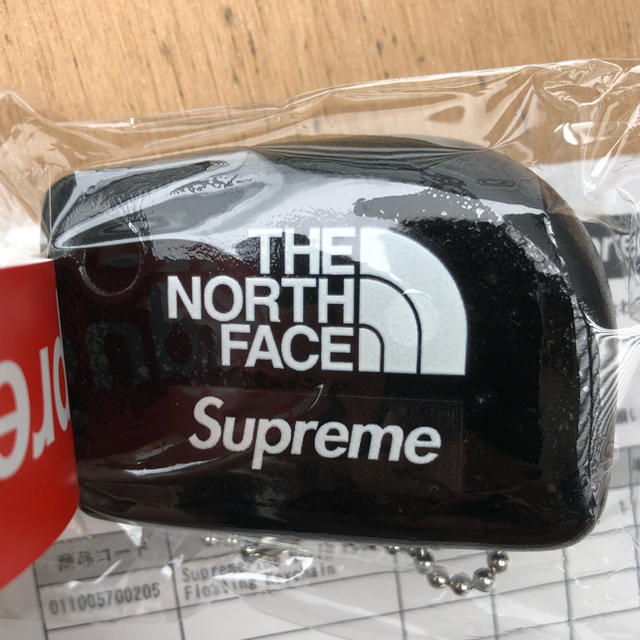 Supreme(シュプリーム)のSupreme NORTH FACE Floating Keychain TNF メンズのファッション小物(キーホルダー)の商品写真