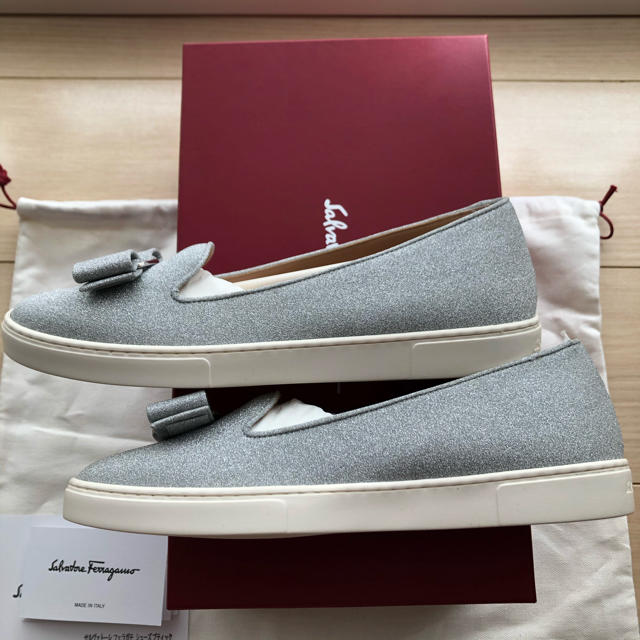 Salvatore Ferragamo(サルヴァトーレフェラガモ)の新品 フェラガモ ヴァラ フラットシューズ  パンプス 5 1/2 6 22.5 レディースの靴/シューズ(バレエシューズ)の商品写真