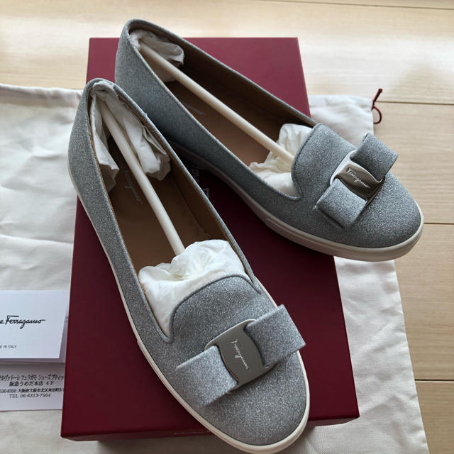 Salvatore Ferragamo(サルヴァトーレフェラガモ)の新品 フェラガモ ヴァラ フラットシューズ  パンプス 5 1/2 6 22.5 レディースの靴/シューズ(バレエシューズ)の商品写真