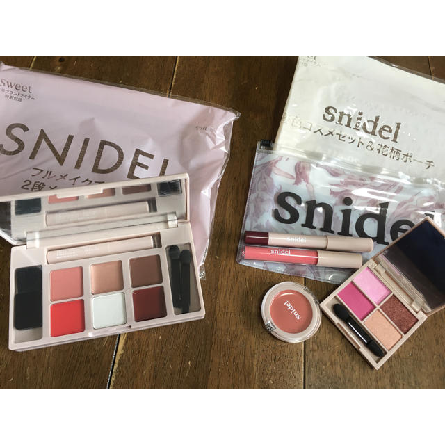 SNIDEL(スナイデル)の2ヶ月分✨sweet5.6月号付録snidelコスメ、メイクポーチセット コスメ/美容のキット/セット(コフレ/メイクアップセット)の商品写真