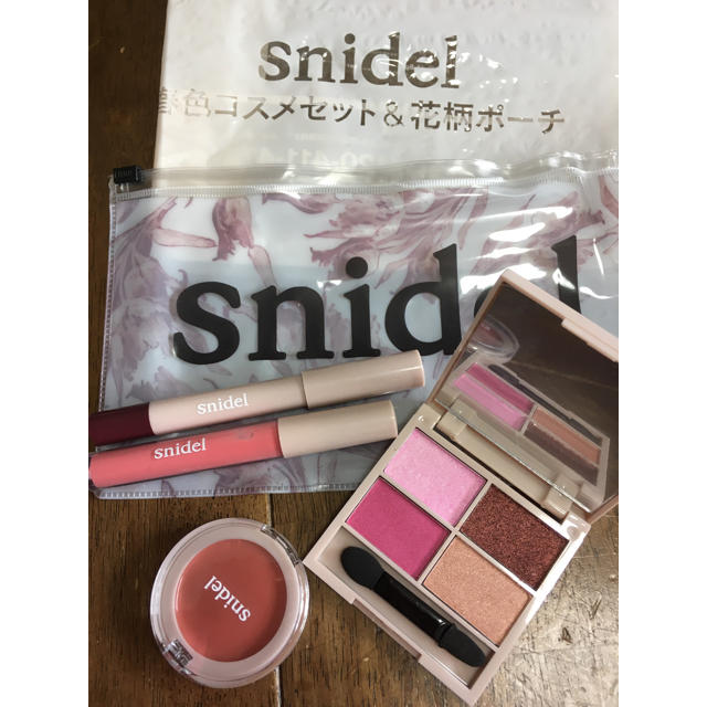 SNIDEL(スナイデル)の2ヶ月分✨sweet5.6月号付録snidelコスメ、メイクポーチセット コスメ/美容のキット/セット(コフレ/メイクアップセット)の商品写真