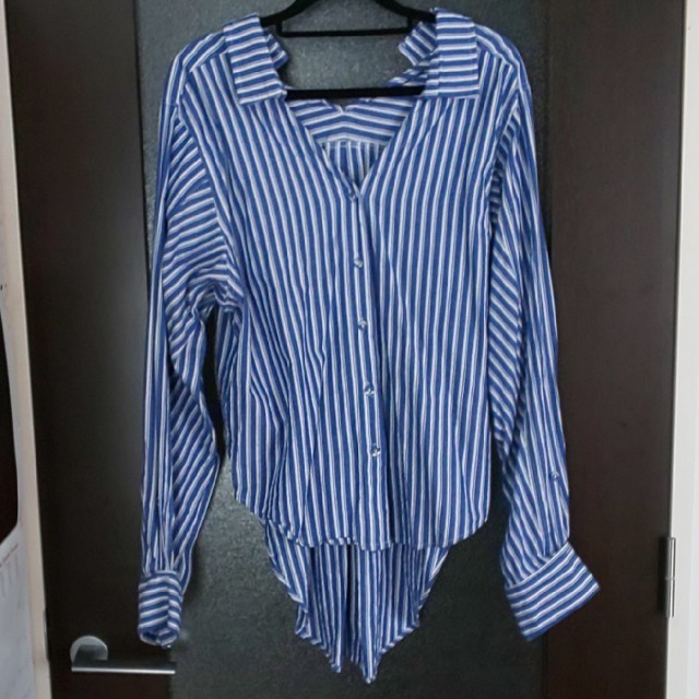 antiqua(アンティカ)のアンティカ ストライプシャツ オーバーサイズ Vバック 抜け感 綿100％    レディースのトップス(シャツ/ブラウス(長袖/七分))の商品写真