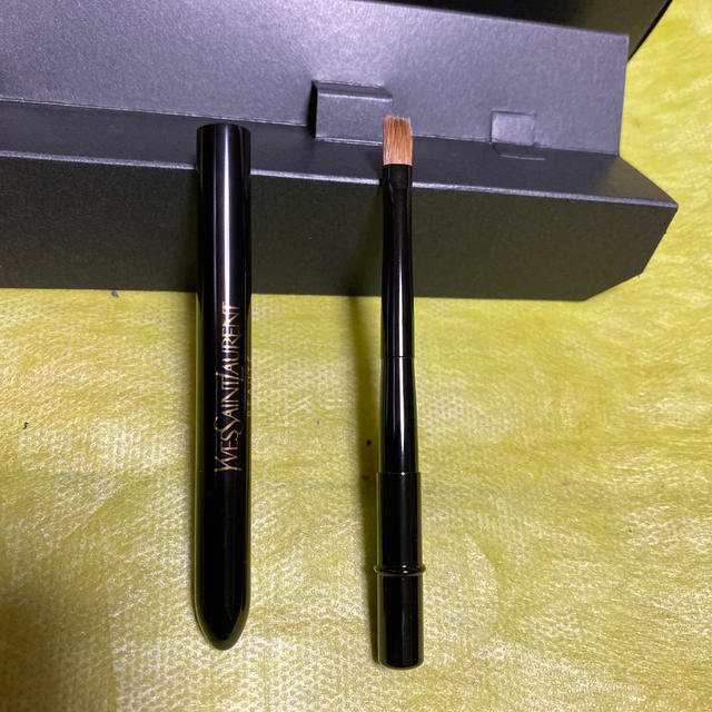 Yves Saint Laurent Beaute(イヴサンローランボーテ)の(リコリスさん専用)YSL ボーテ　筆 コスメ/美容のメイク道具/ケアグッズ(ブラシ・チップ)の商品写真