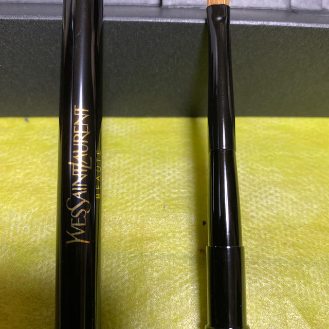 Yves Saint Laurent Beaute(イヴサンローランボーテ)の(リコリスさん専用)YSL ボーテ　筆 コスメ/美容のメイク道具/ケアグッズ(ブラシ・チップ)の商品写真