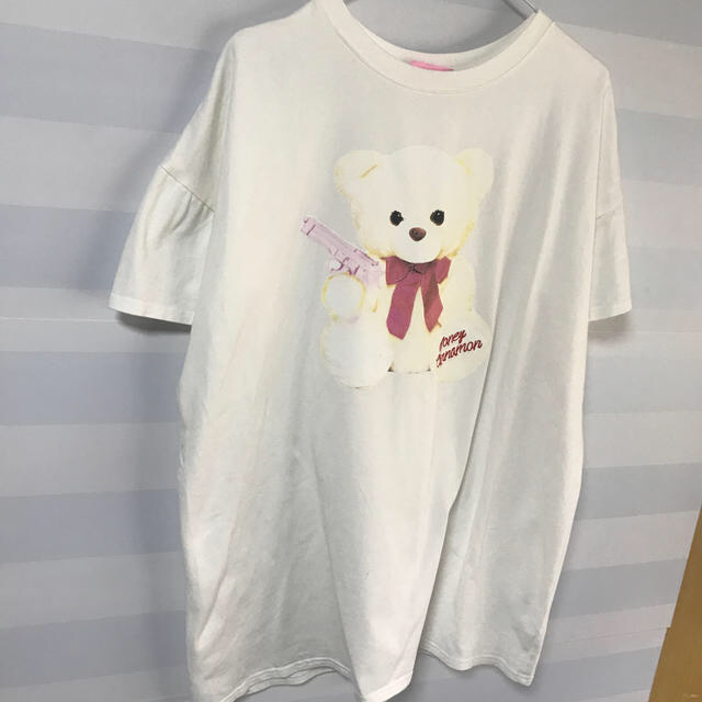 Honey Cinnamon(ハニーシナモン)のhoney cinnamon ピストル　くまちゃん　BIG Tシャツ　ホワイト レディースのトップス(Tシャツ(半袖/袖なし))の商品写真