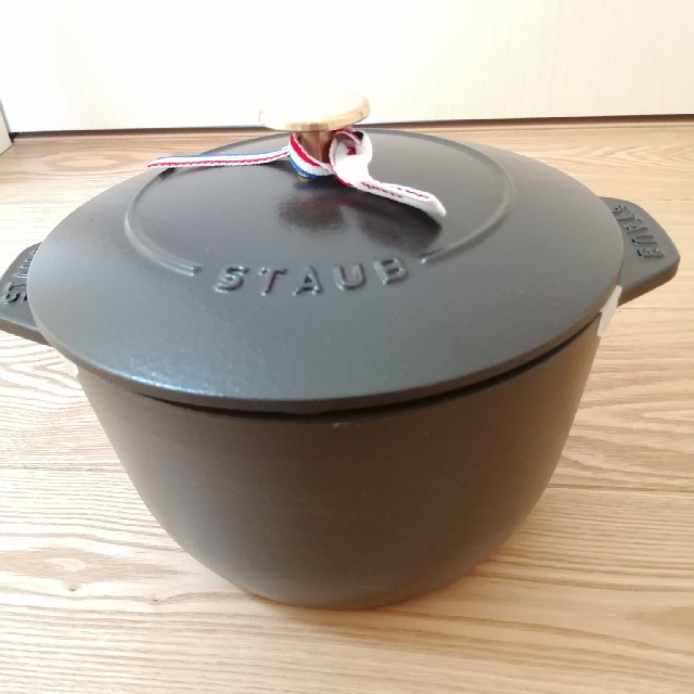 STAUB(ストウブ)の新品未使用　ストウブ　ライスココット インテリア/住まい/日用品のキッチン/食器(調理道具/製菓道具)の商品写真