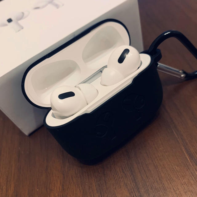 【ブラック】AirPods pro シリコンケース スマホ/家電/カメラのオーディオ機器(ヘッドフォン/イヤフォン)の商品写真