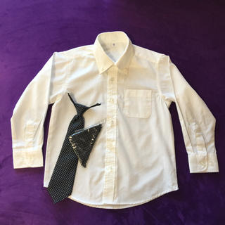 男の子 白ボタンダウンシャツ ネクタイ＆ポケットチーフ付き(ブラウス)