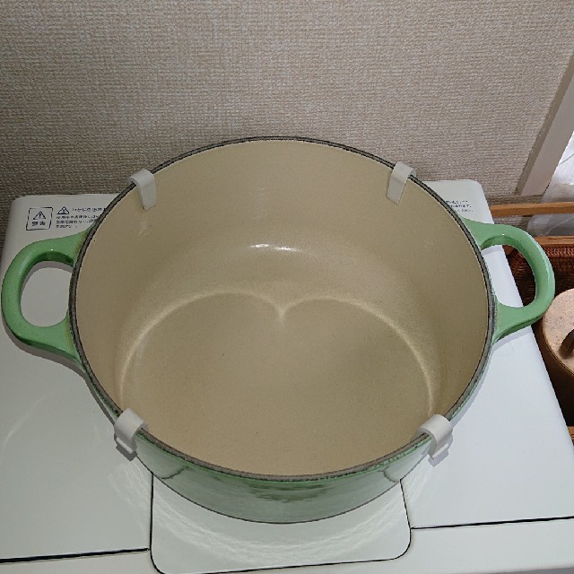 LE CREUSET(ルクルーゼ)の ル・クルーゼ LE CREUSET  ココットロンド 20  インテリア/住まい/日用品のキッチン/食器(鍋/フライパン)の商品写真