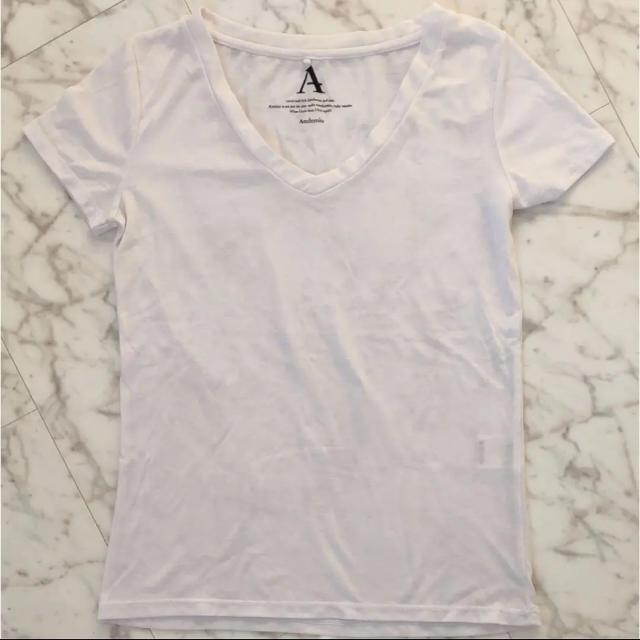 Andemiu(アンデミュウ)のTシャツ 白 未使用 Vネック アンデミュウ 夏 新品 未使用 レディースのトップス(Tシャツ(半袖/袖なし))の商品写真