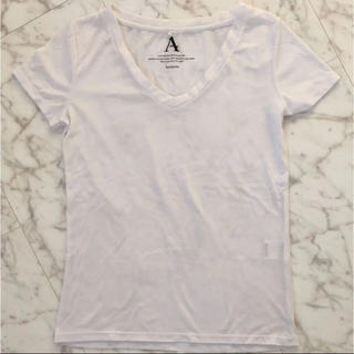 アンデミュウ(Andemiu)のTシャツ 白 未使用 Vネック アンデミュウ 夏 新品 未使用(Tシャツ(半袖/袖なし))