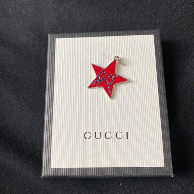 Gucci(グッチ)の【新品未使用】グッチ ネックレス トップ ゴースト レッド メンズのアクセサリー(ネックレス)の商品写真