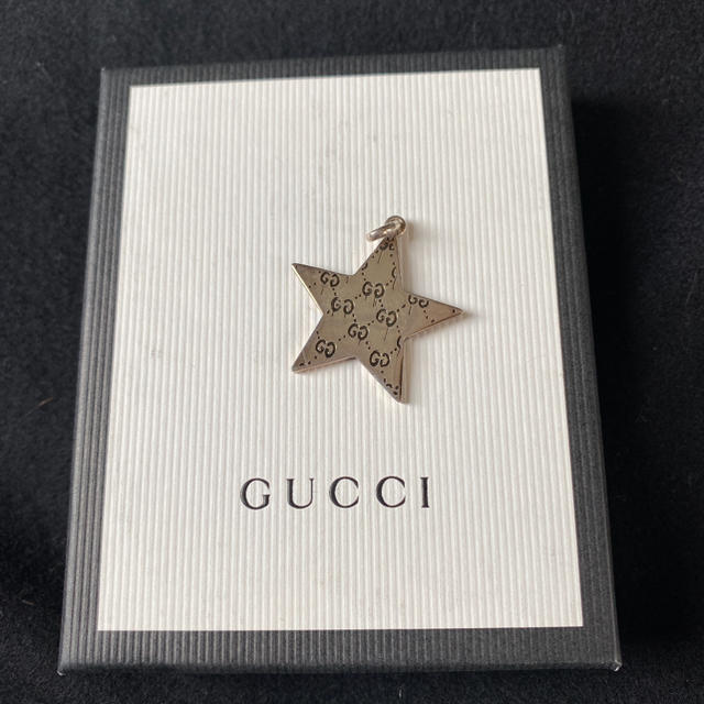 Gucci(グッチ)の【新品未使用】グッチ ネックレス トップ ゴースト レッド メンズのアクセサリー(ネックレス)の商品写真