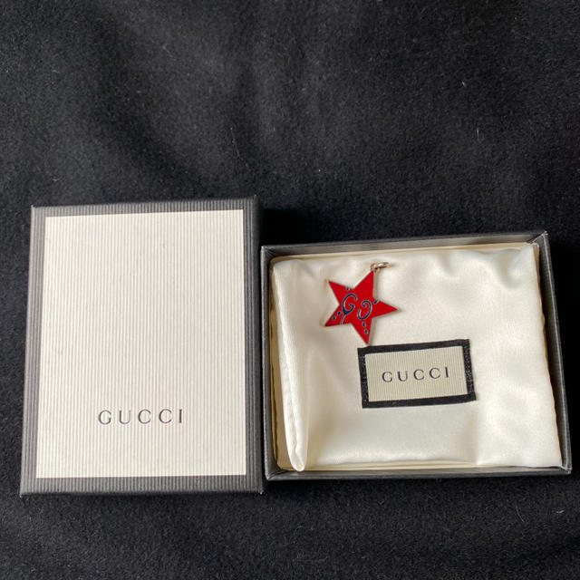 Gucci(グッチ)の【新品未使用】グッチ ネックレス トップ ゴースト レッド メンズのアクセサリー(ネックレス)の商品写真