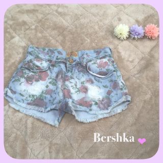 ベルシュカ(Bershka)のBershka♡花柄 ショートパンツ(ショートパンツ)