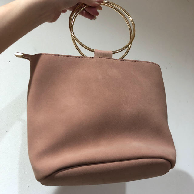 ZARA(ザラ)のショルダーバッグ スタッズ くすみピンク リングハンドル レディースのバッグ(ショルダーバッグ)の商品写真