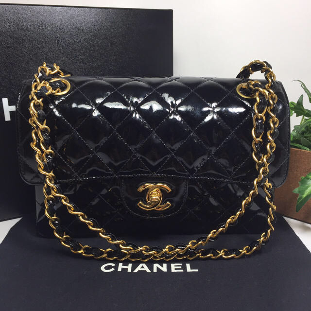 素材パテントエナメル美品✨CHANEL ダブルフェイス　チェーンショルダー