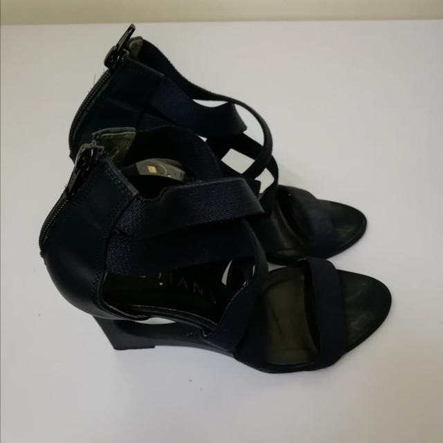DIANA(ダイアナ)のDIANA ブラックヒールサンダル23.5cm レディースの靴/シューズ(サンダル)の商品写真