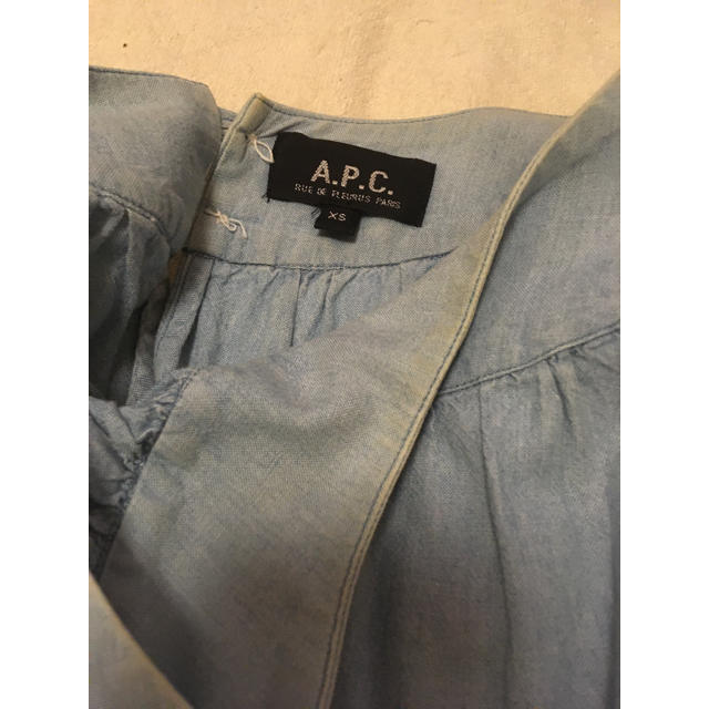 A.P.C(アーペーセー)のワンピース　a.p.c アーペーセー　水色　デニム  ミニーピース レディースのワンピース(ひざ丈ワンピース)の商品写真