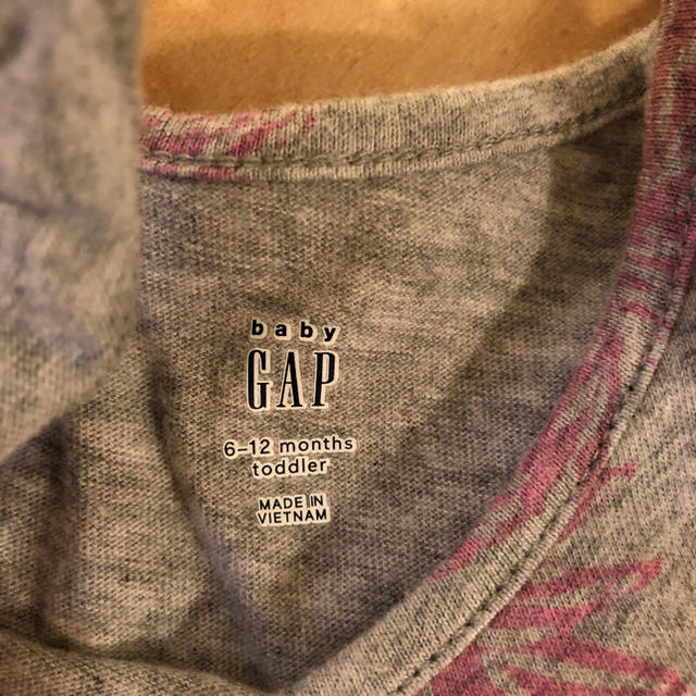 GAP Kids(ギャップキッズ)のbaby GAP パイナップル柄ノースリーブワンピース　70 姉妹コーデ　お揃い キッズ/ベビー/マタニティのベビー服(~85cm)(ワンピース)の商品写真