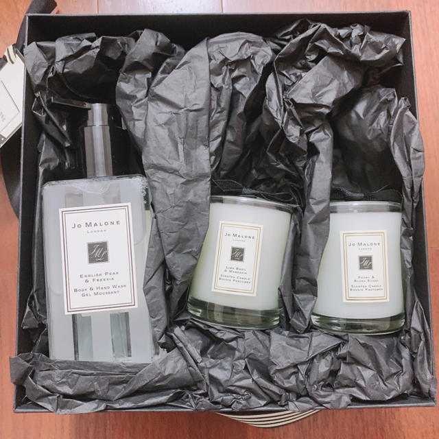 Jo Malone(ジョーマローン)の新品未使用⭐︎ジョーマローン　キャンドル&ボディソープセット コスメ/美容のリラクゼーション(キャンドル)の商品写真