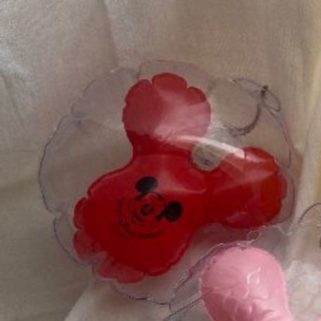 Disney(ディズニー)のディズニーカプセルトイ　ミッキーバルーン　赤 エンタメ/ホビーのおもちゃ/ぬいぐるみ(キャラクターグッズ)の商品写真