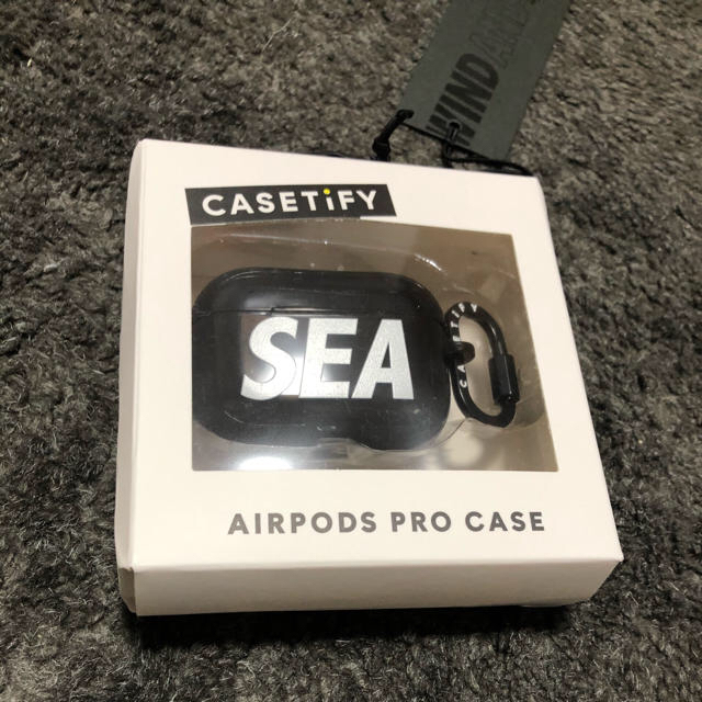 Supreme(シュプリーム)のCASETiFY WDS SEA AirPods Pro Case BLACK スマホ/家電/カメラのオーディオ機器(ヘッドフォン/イヤフォン)の商品写真